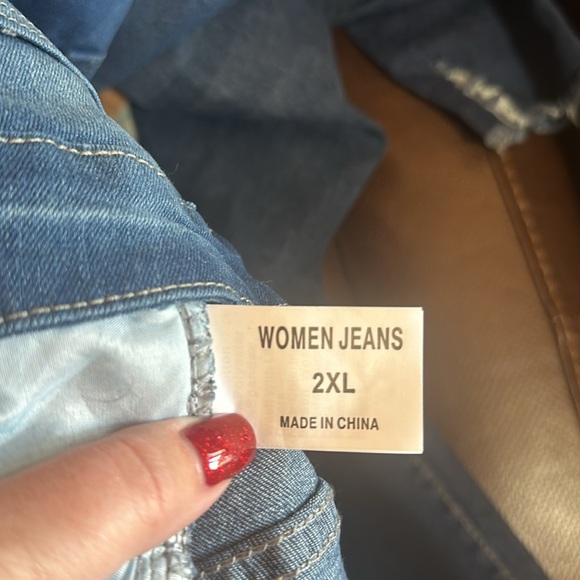Women’s Jeans
Waist 17”
Rise 9.5”
28” long - Picture 8 of 10